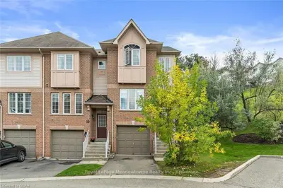 18 PALOMINO Trail 9, Halton Hills, ON L7G 6E9