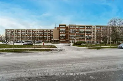 1050 STAINTON Drive, Mississauga, ON L5C 2T7