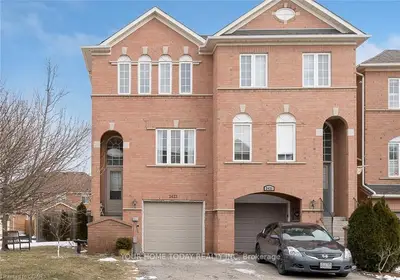 2423 Ravinebrook Crescent, Oakville, On L6h 6y2