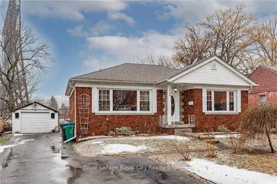 1334 APPLEWOOD Road, Mississauga, ON L5E 2M1