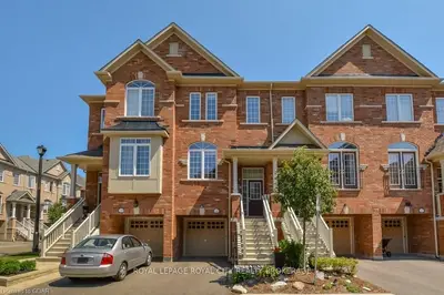 16 Carnaby Lane, Halton Hills, On L7g 0g9