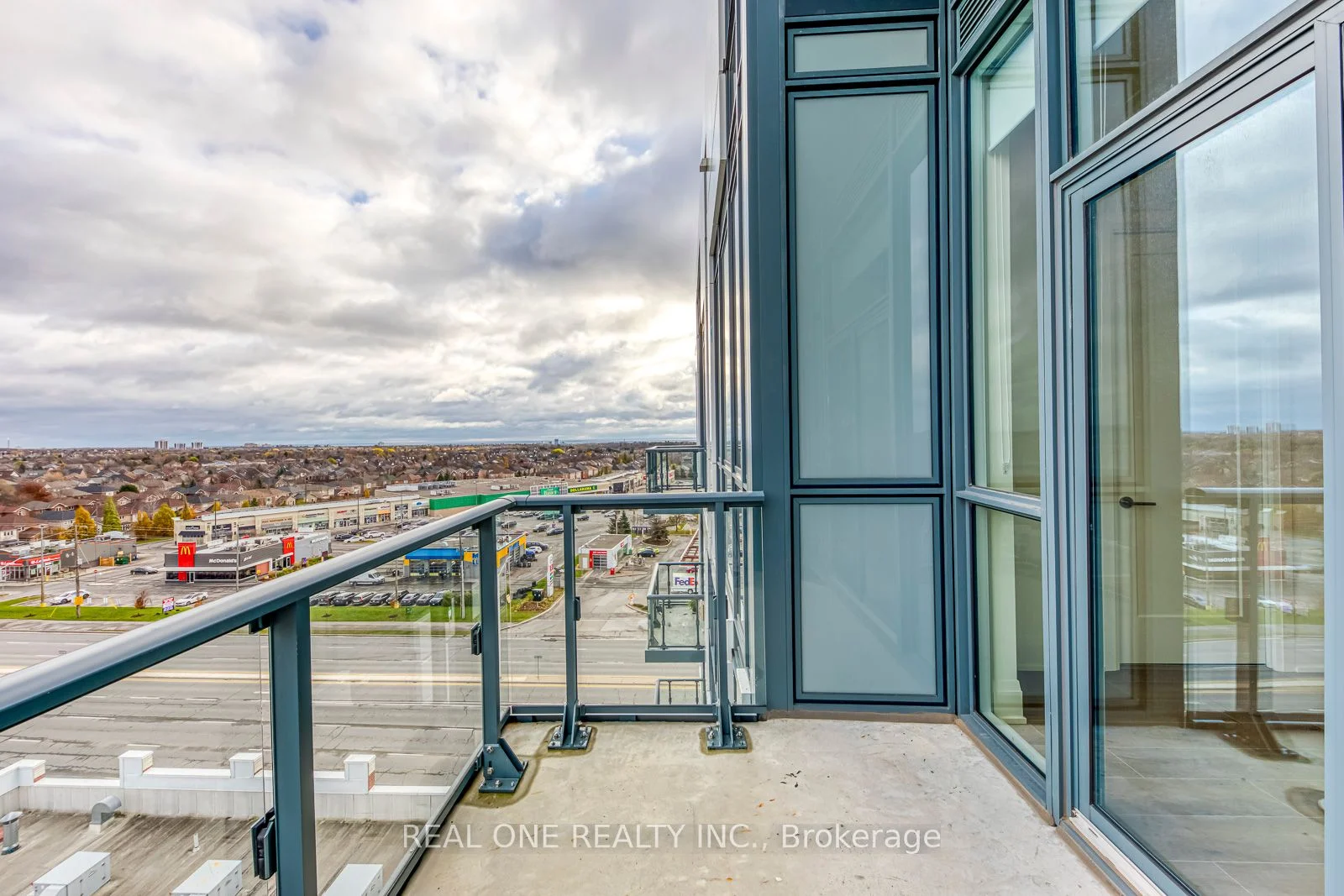 509 Dundas Street W 812, Oakville, ON L6M 4M2