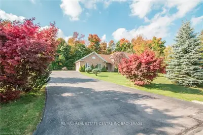 16 Gordon's Creek Court, Halton Hills, On L7j 2l8