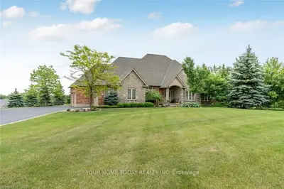 4 Bishop Court, Halton Hills, On L7g 6g8