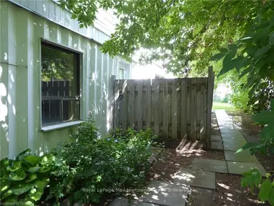 12 WESLEYAN Street 7, Halton Hills, ON L7G 2E1