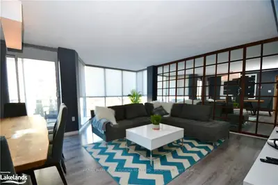 1071 QUEENS Avenue 205, Oakville, ON L6H 2R5