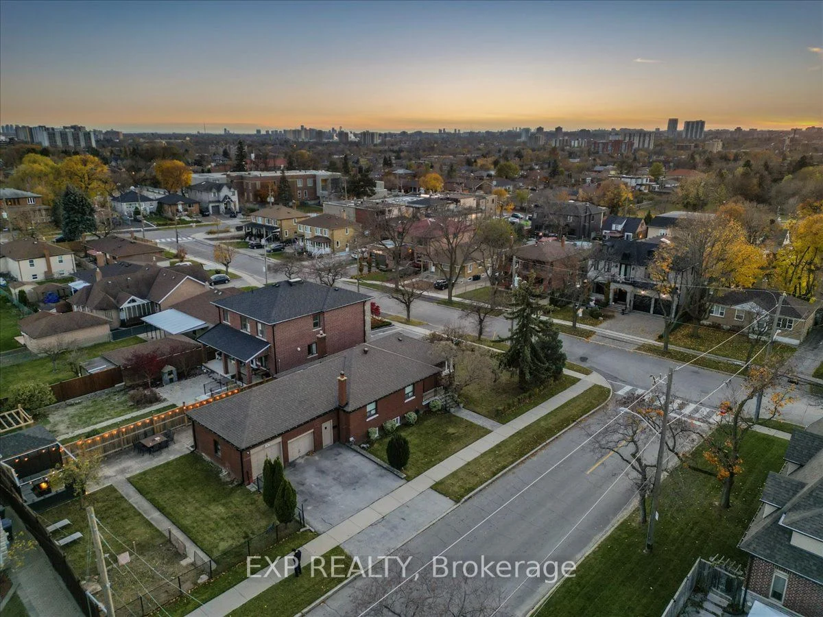 95 Grovedale Avenue, Toronto W04, On M6l 1y8