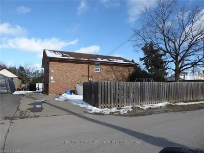 8 Rosetta Street, Halton Hills, On L7g 3p3