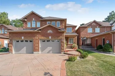 18 Gilmer Court, Halton Hills, On L7g 5x5