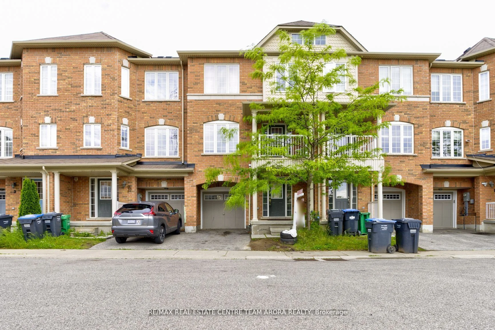 Att/Row/Townhouse in Brampton