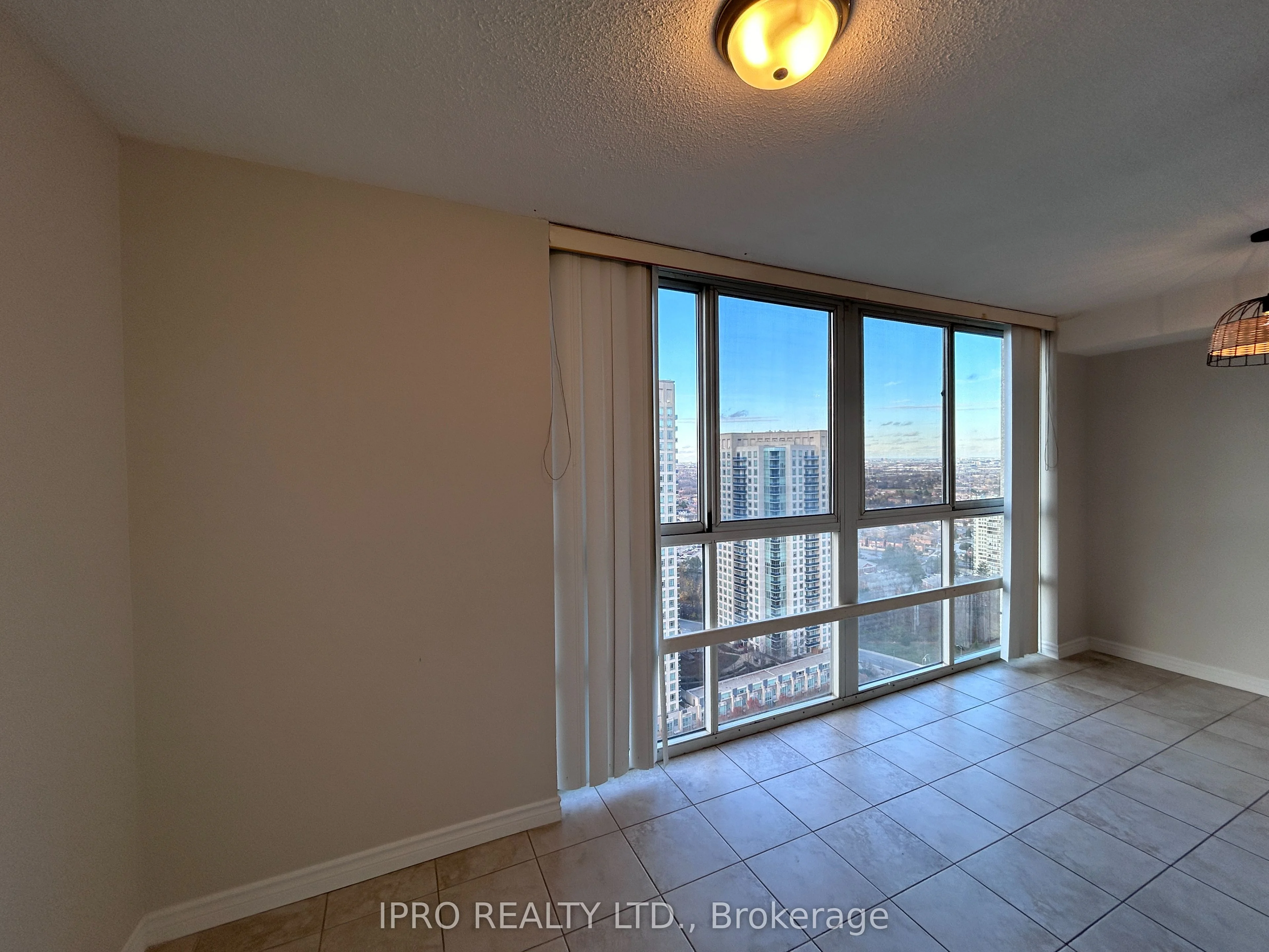 3650 Kaneff Crescent 3207, Mississauga, ON L5A 4A1