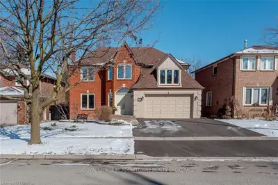 12 Gardiner Drive, Halton Hills, On L7g 5c5