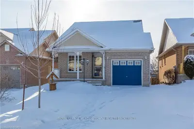 82 Doctor Moore Court, Halton Hills, On L7j 3a7