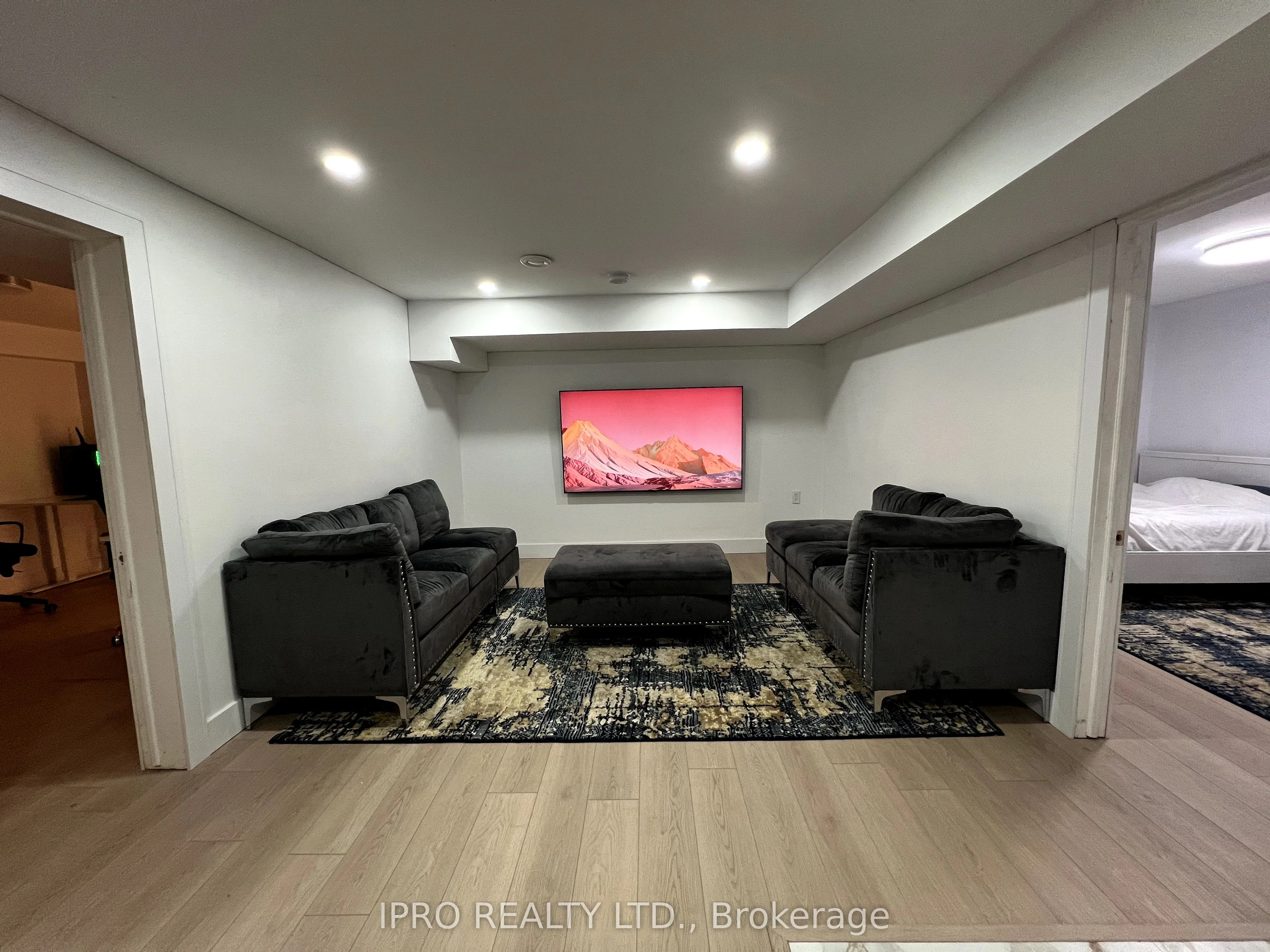 2441 Poplar Crescent, Mississauga, ON L5J 4H2