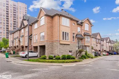 50 Strathaven Drive 111, Mississauga, ON L5R 4E7