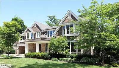 11 HOWARD Avenue, Oakville, ON L6J 3Y2