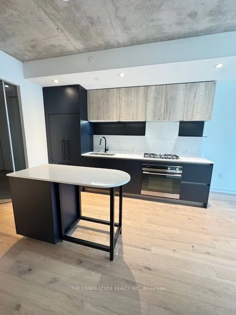 2625 Dundas Street W 303, Toronto W02, On M6p 1x9
