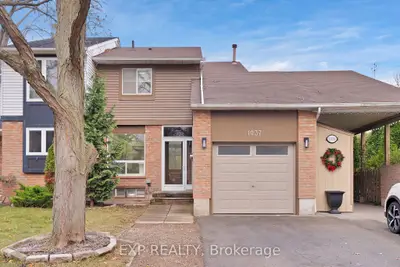 Att/Row/Townhouse in Oakville