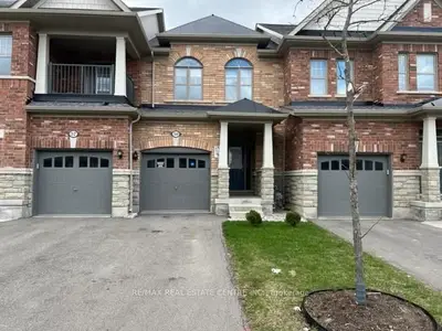 Att/Row/Townhouse in Brampton