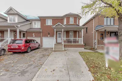 Att/Row/Townhouse in Brampton