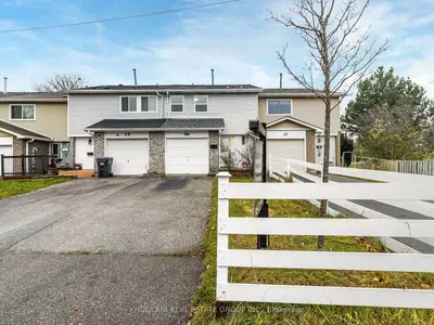 Att/Row/Townhouse in Brampton