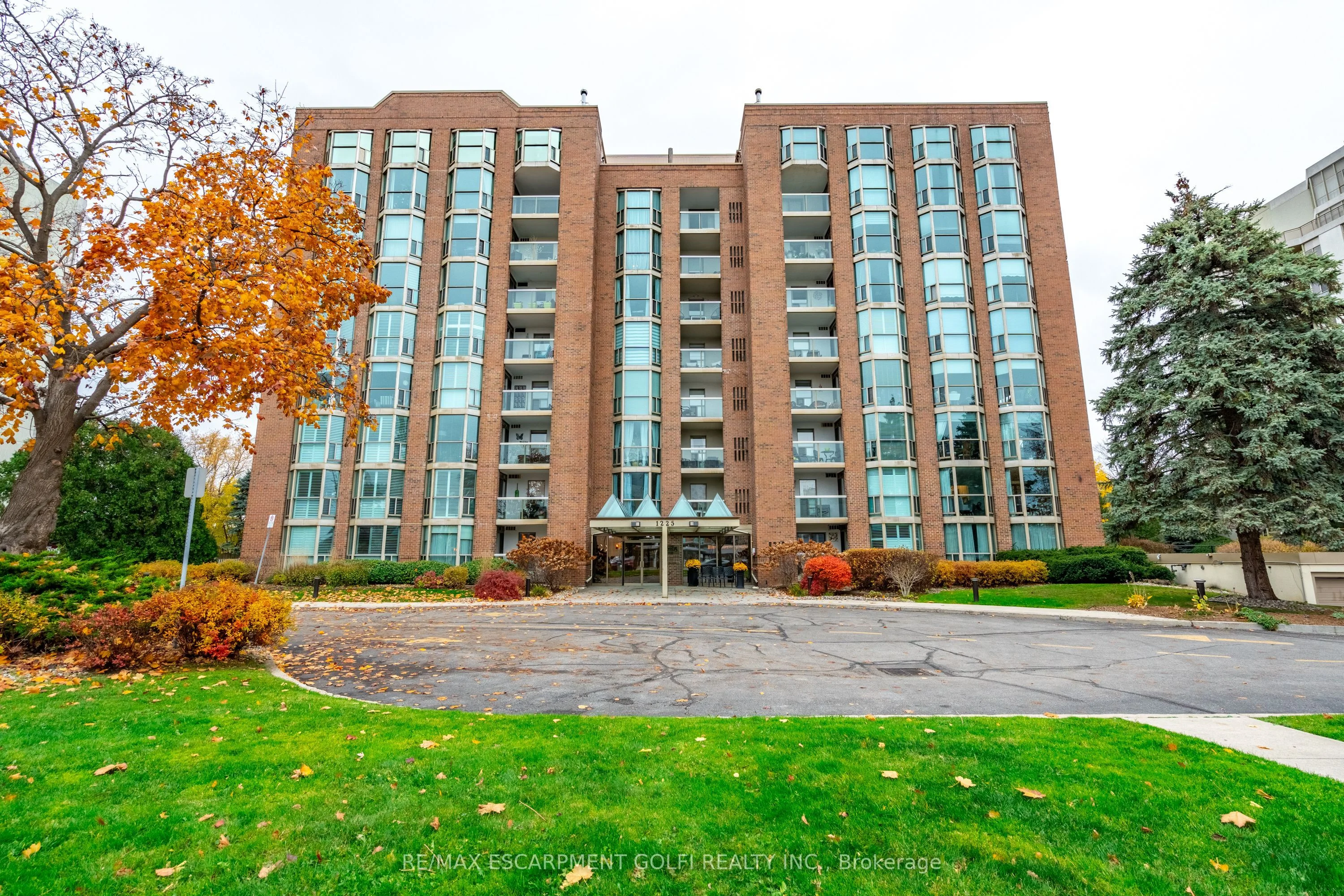 Common Element Condo in Burlington