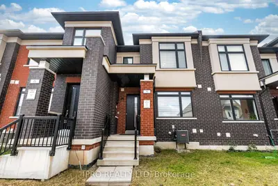 Att/Row/Townhouse in Brampton