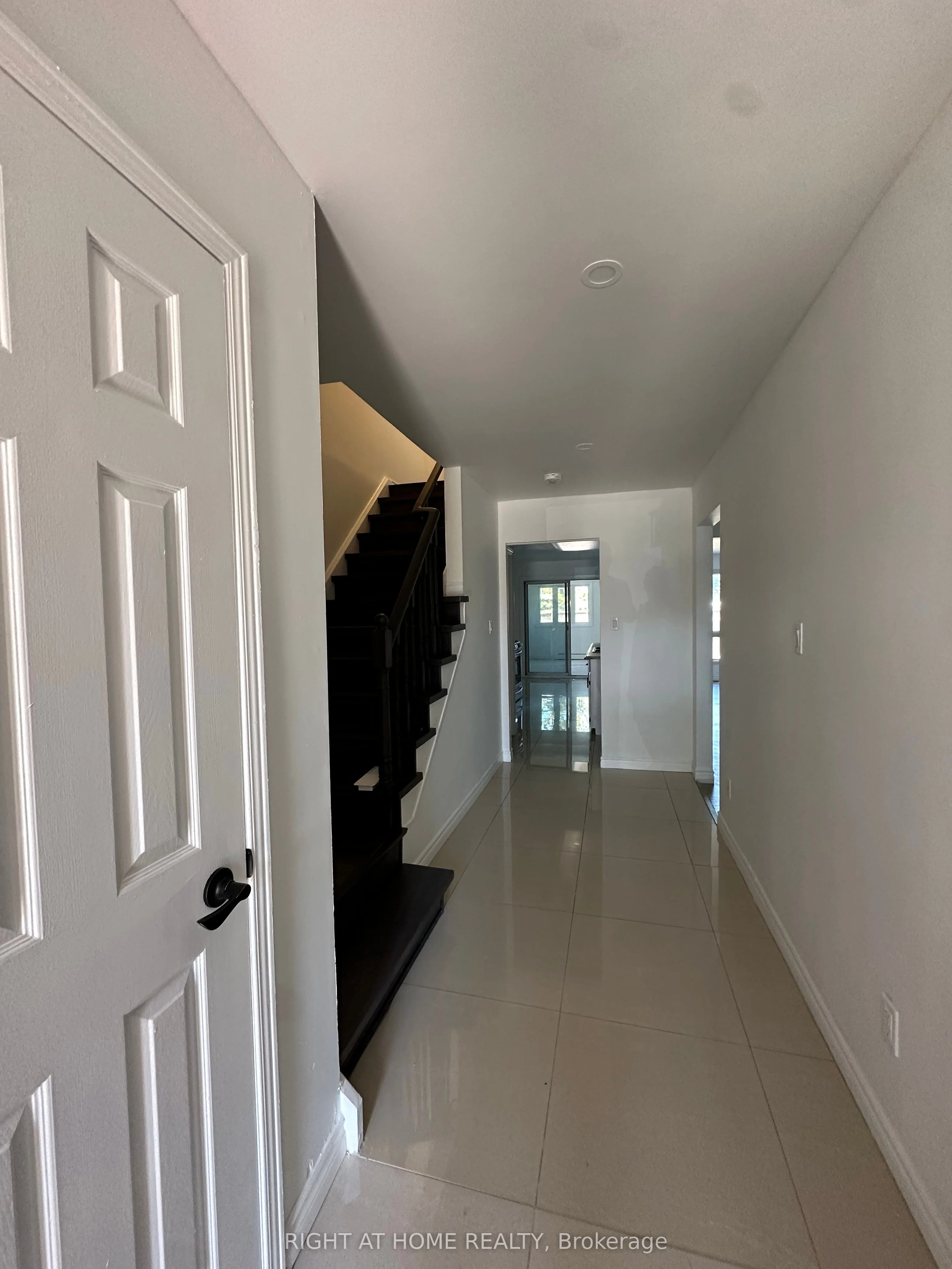1098 Sawgrass Crescent, Mississauga, On L5c 3v4