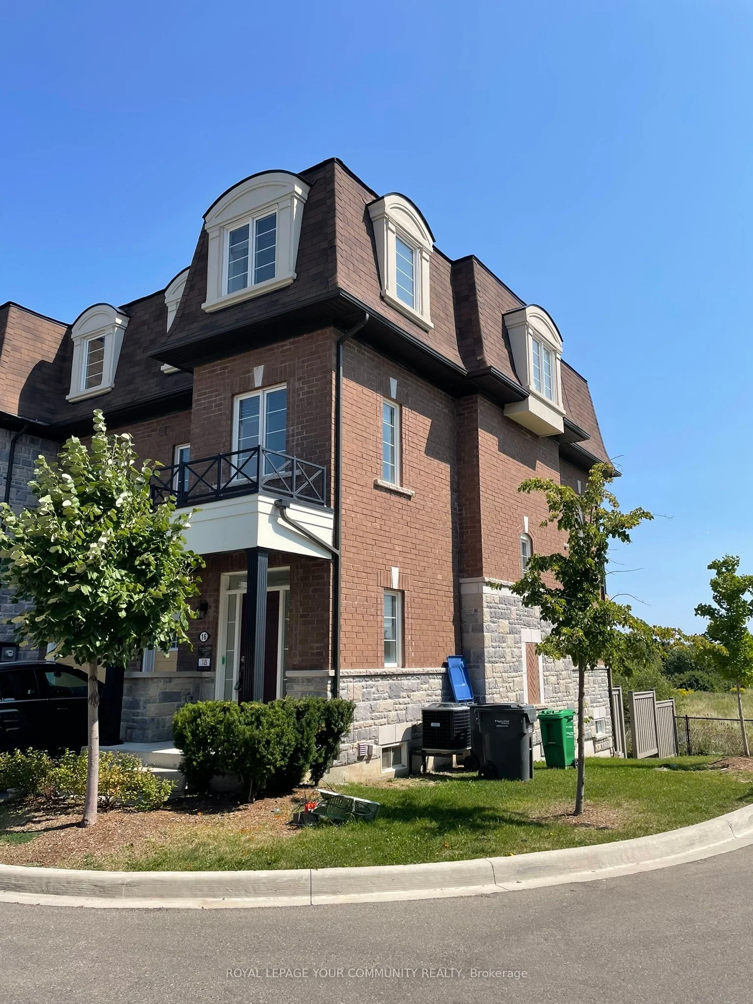 Att/Row/Townhouse in Brampton