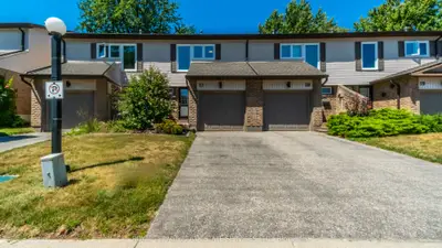 Condo Townhouse in Oakville
