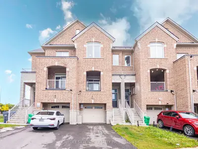Att/Row/Townhouse in Brampton