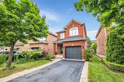 Detached in Oakville