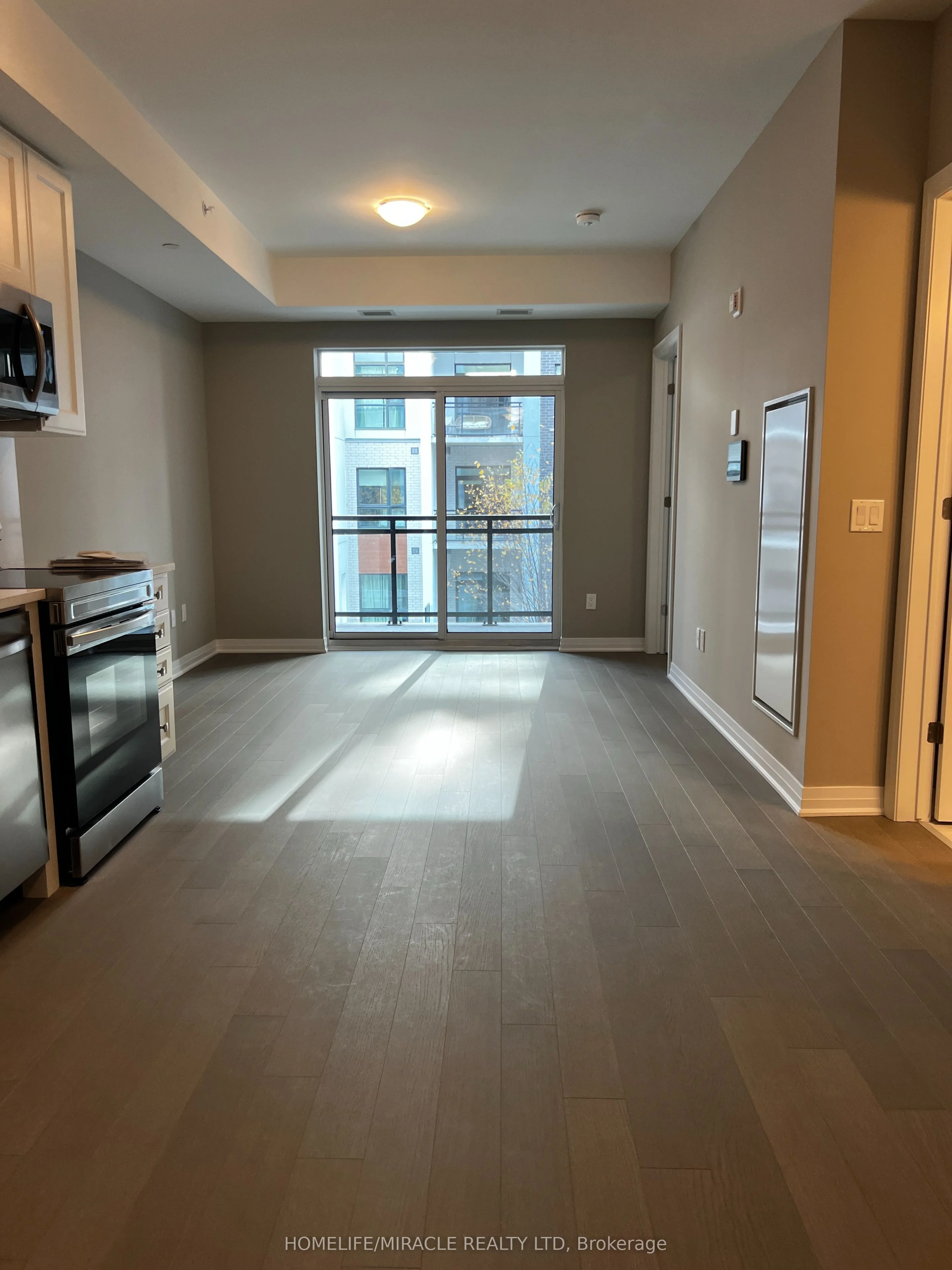 Condo Apartment in Milton