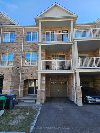 Att/Row/Townhouse in Brampton