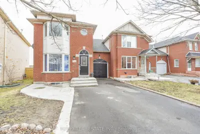 Att/Row/Townhouse in Brampton
