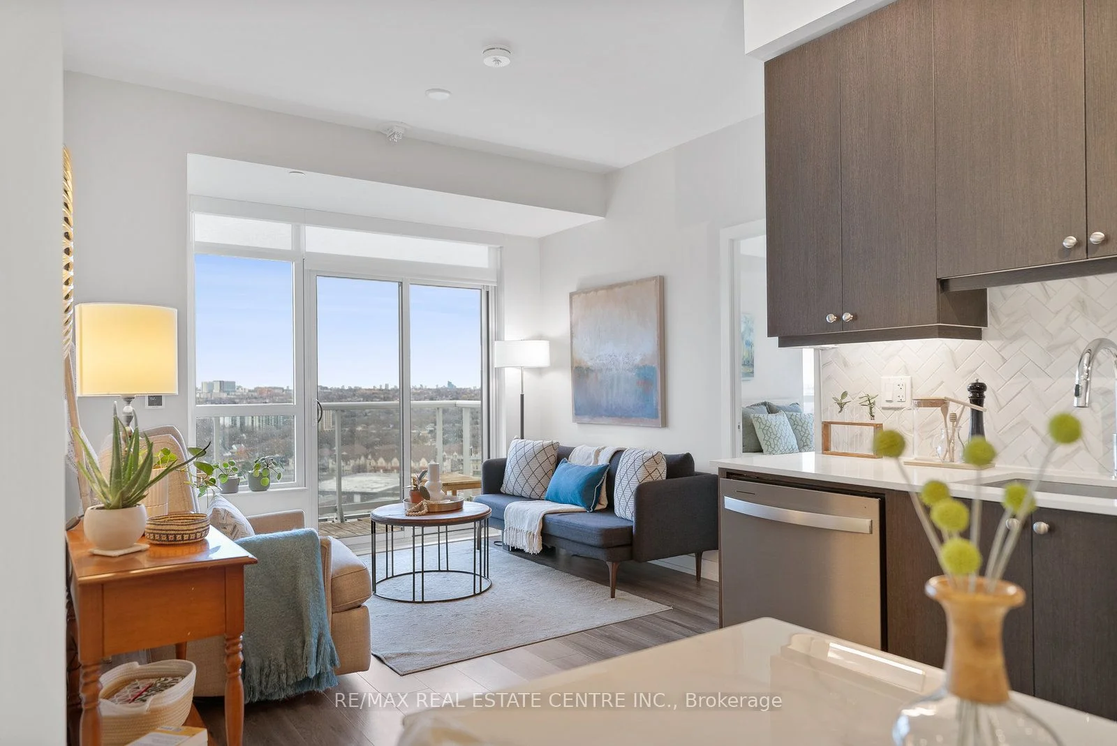 10 Wilby Crescent 2101, Toronto W04, On M9n 0b6