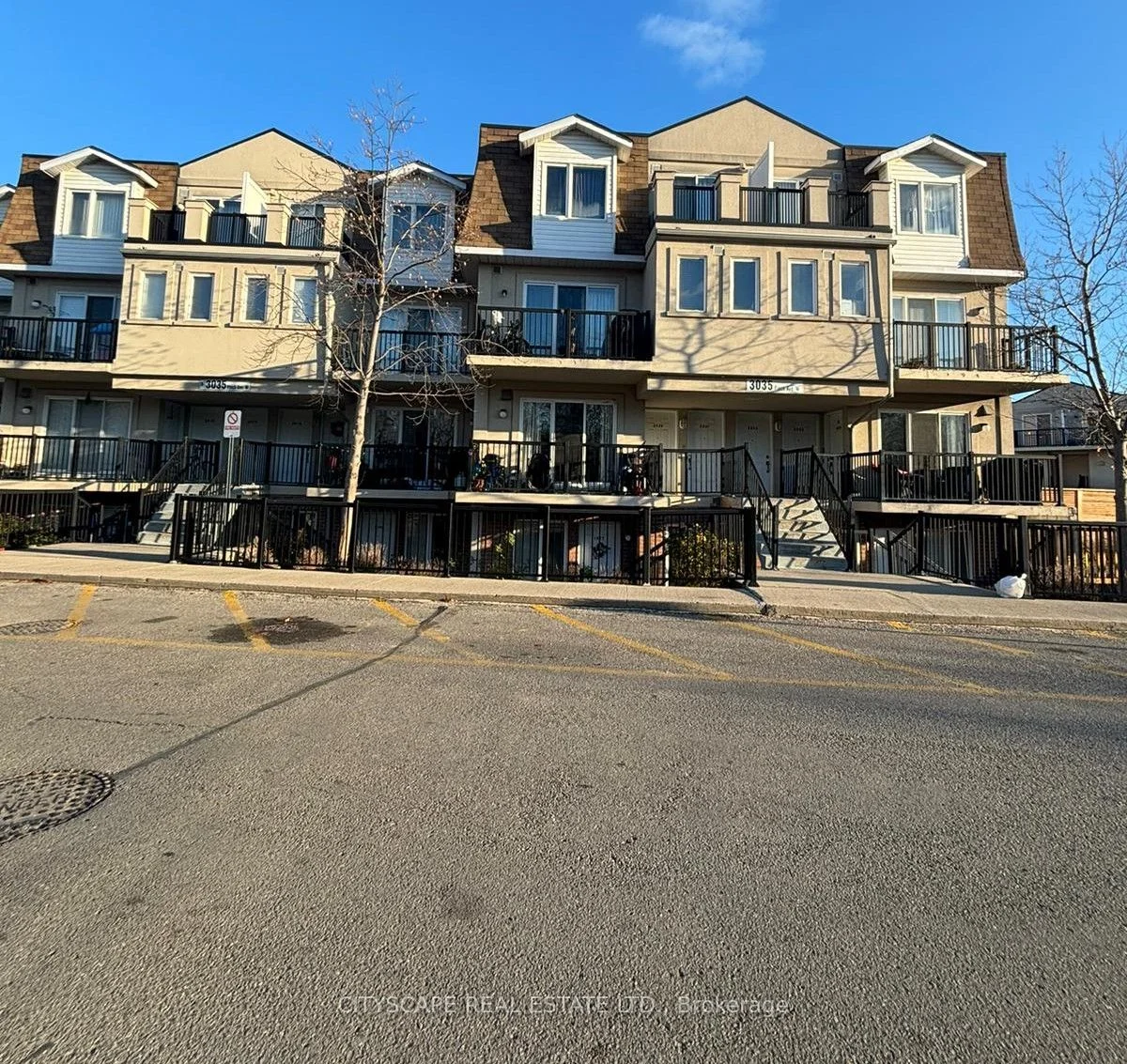 Condo Townhouse in Toronto