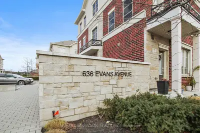 Condo Townhouse in Toronto