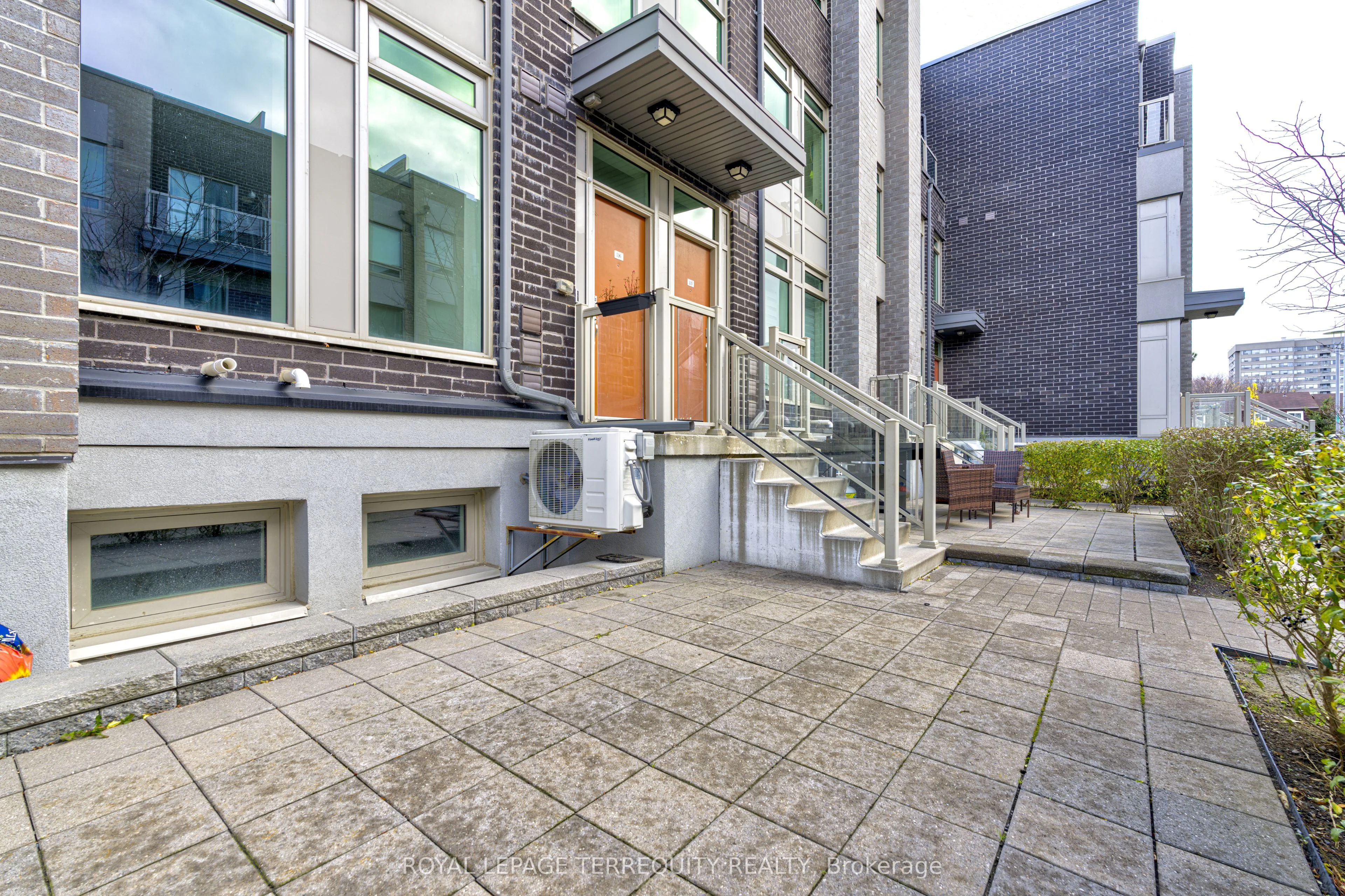 11 Applewood Lane 116, Toronto W08, On M9c 0c1