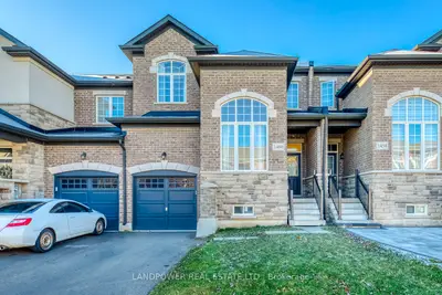 Att/Row/Townhouse in Milton