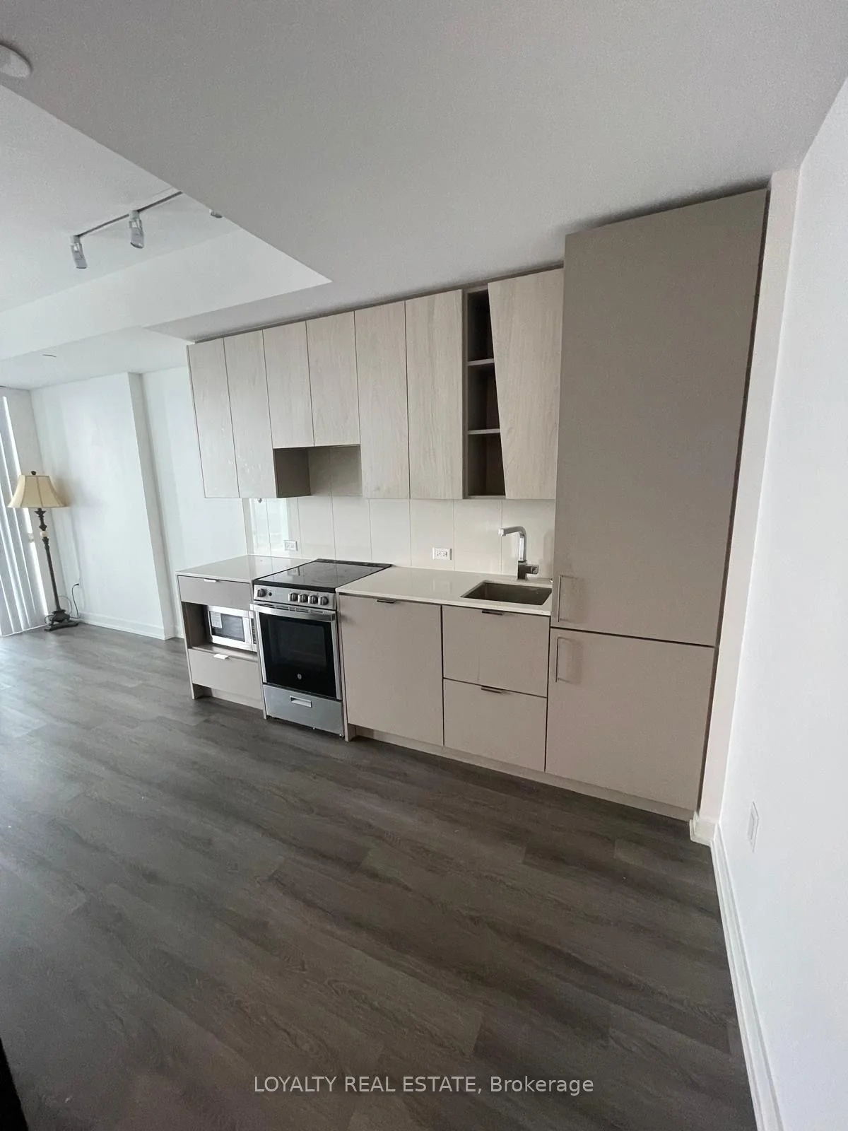 3883 Quartz Road 4812, Mississauga, ON L5B 0M4