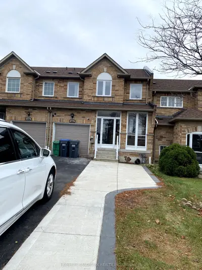 Att/Row/Townhouse in Mississauga