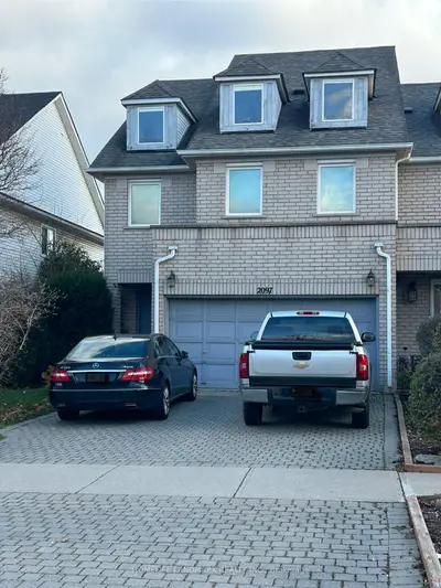 Att/Row/Townhouse in Oakville