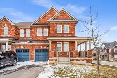 Att/Row/Townhouse in Brampton