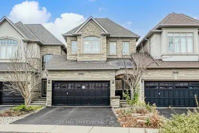 Att/Row/Townhouse in Oakville