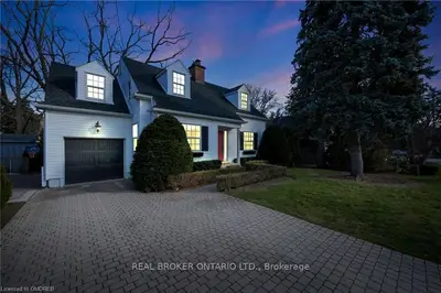 Detached in Burlington