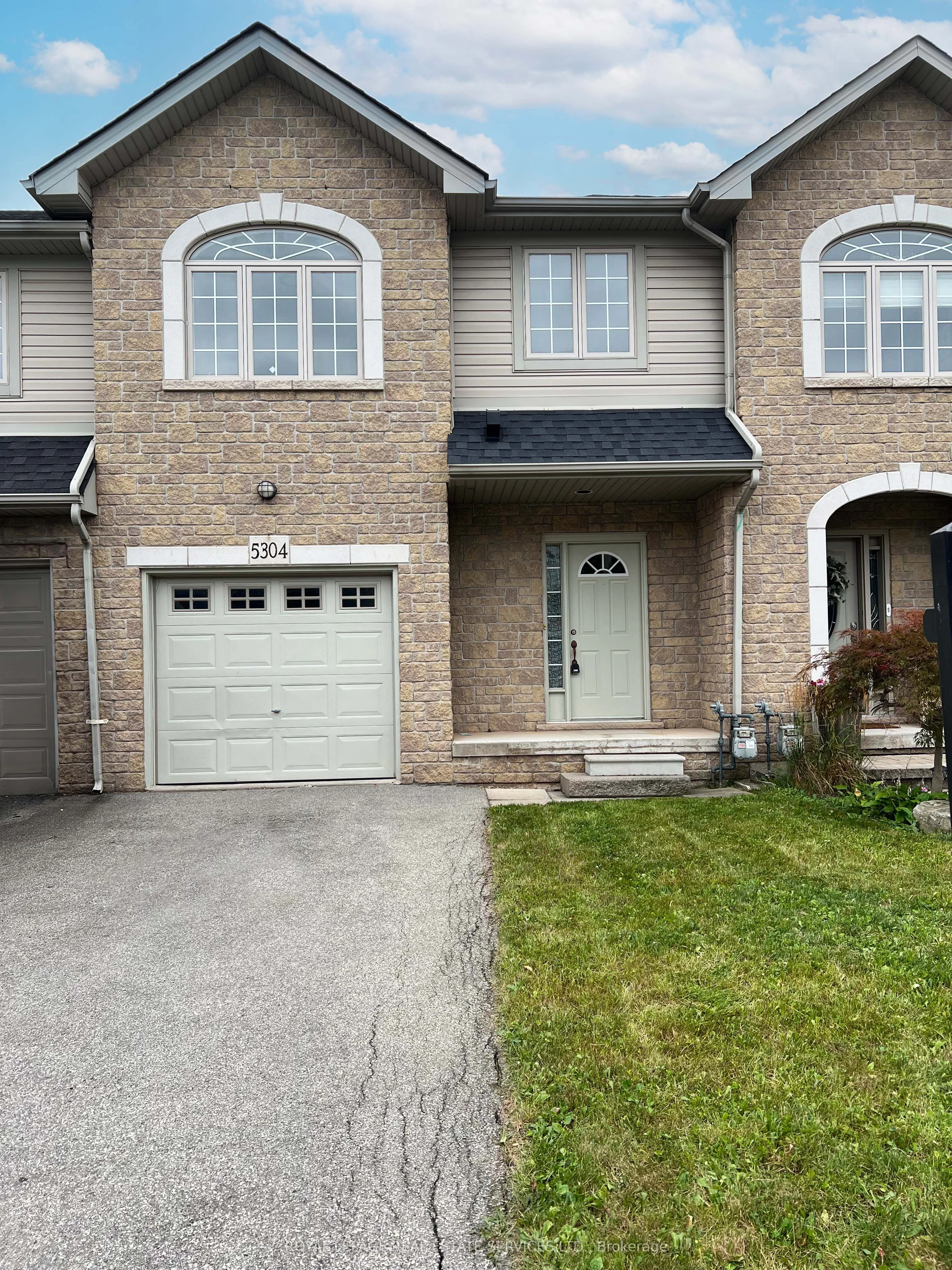 Att/Row/Townhouse in Burlington