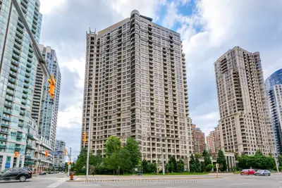 3888 Duke Of York Boulevard 827, Mississauga, On L5b 4p5