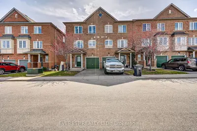 Condo Townhouse in Mississauga