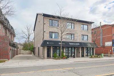 Att/Row/Townhouse in Toronto